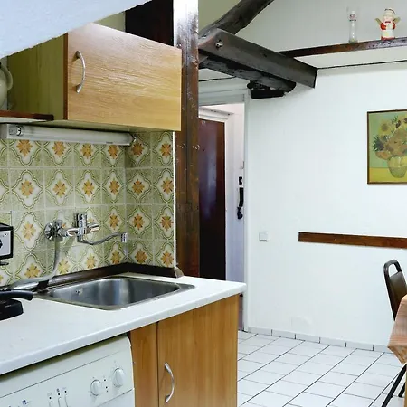 National Theater Top Floor Flat For Travelers *