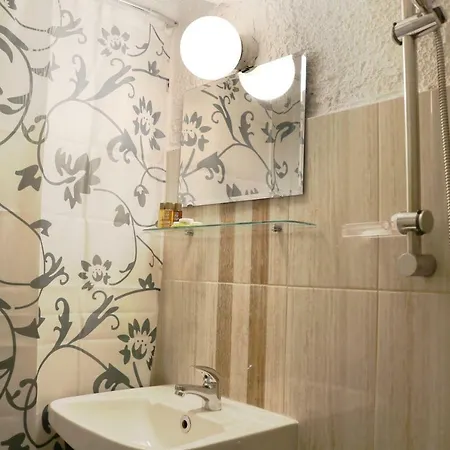 National Theater Top Floor Flat For Travelers